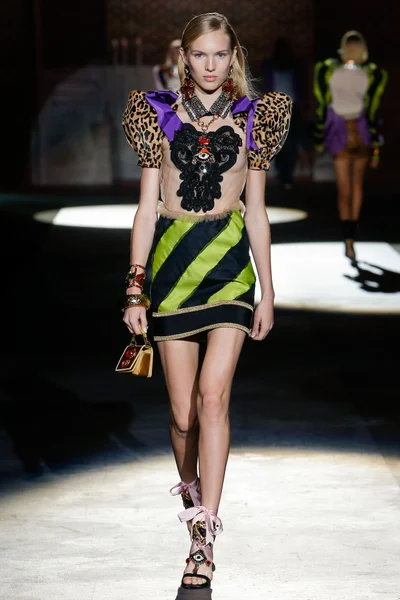 Look 30